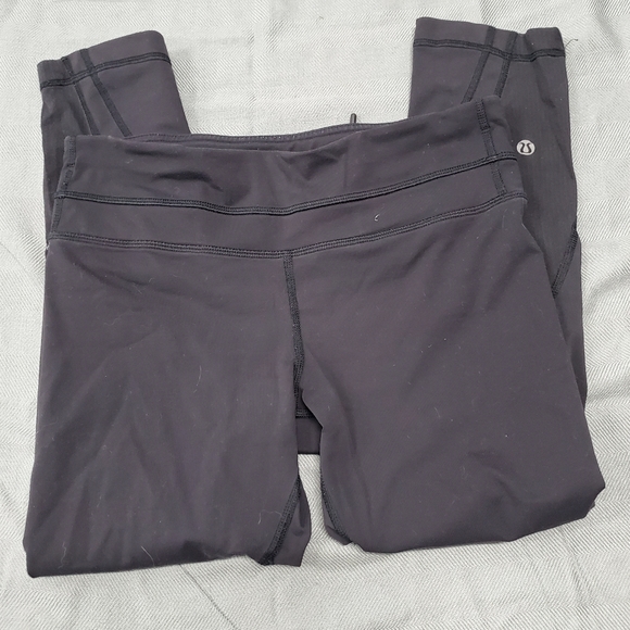 lululemon athletica Pants - Lululemon Crops Size 6